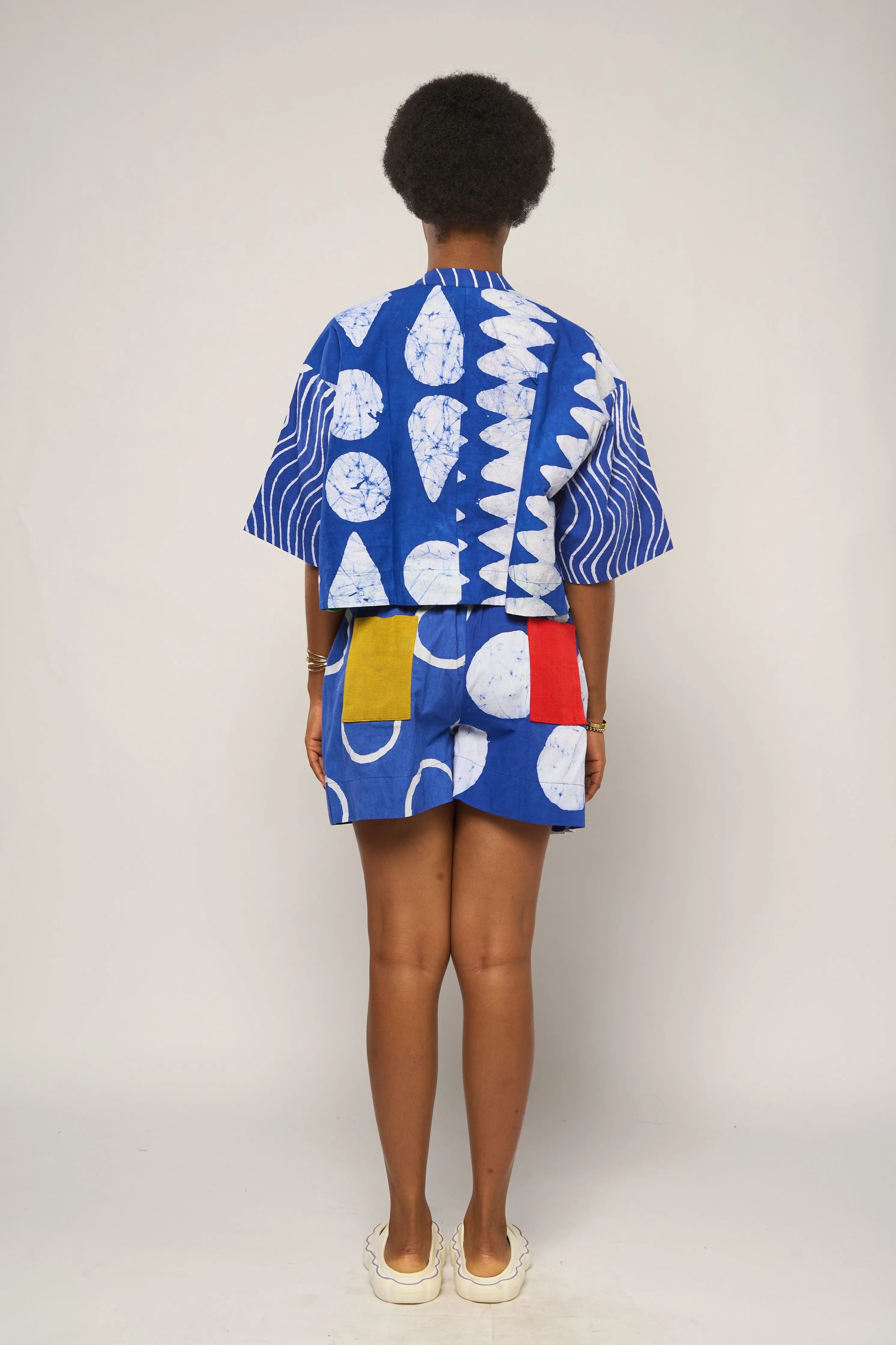 BLUE MULTI-PRINT CROP SHIRT