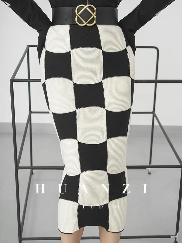 Huanzi classic black and white checkerboard high waist slim knitted fishtail skirt for women- Tiloa
