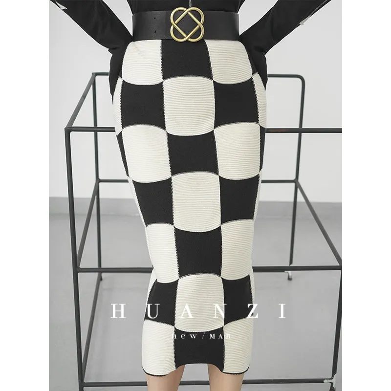 Huanzi classic black and white checkerboard high waist slim knitted fishtail skirt for women- Tiloa