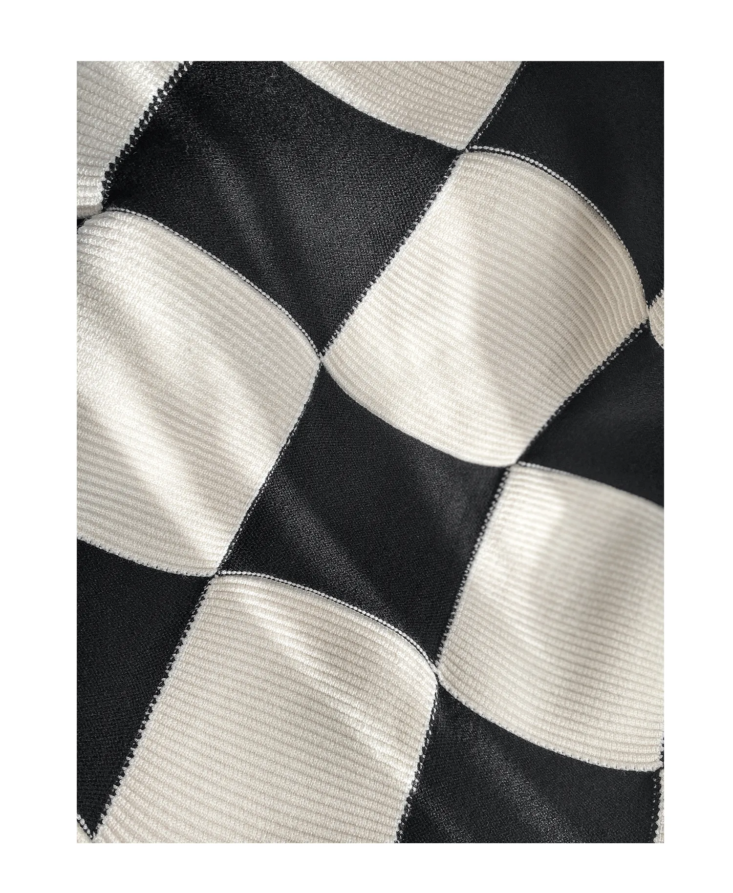 Huanzi classic black and white checkerboard high waist slim knitted fishtail skirt for women- Tiloa