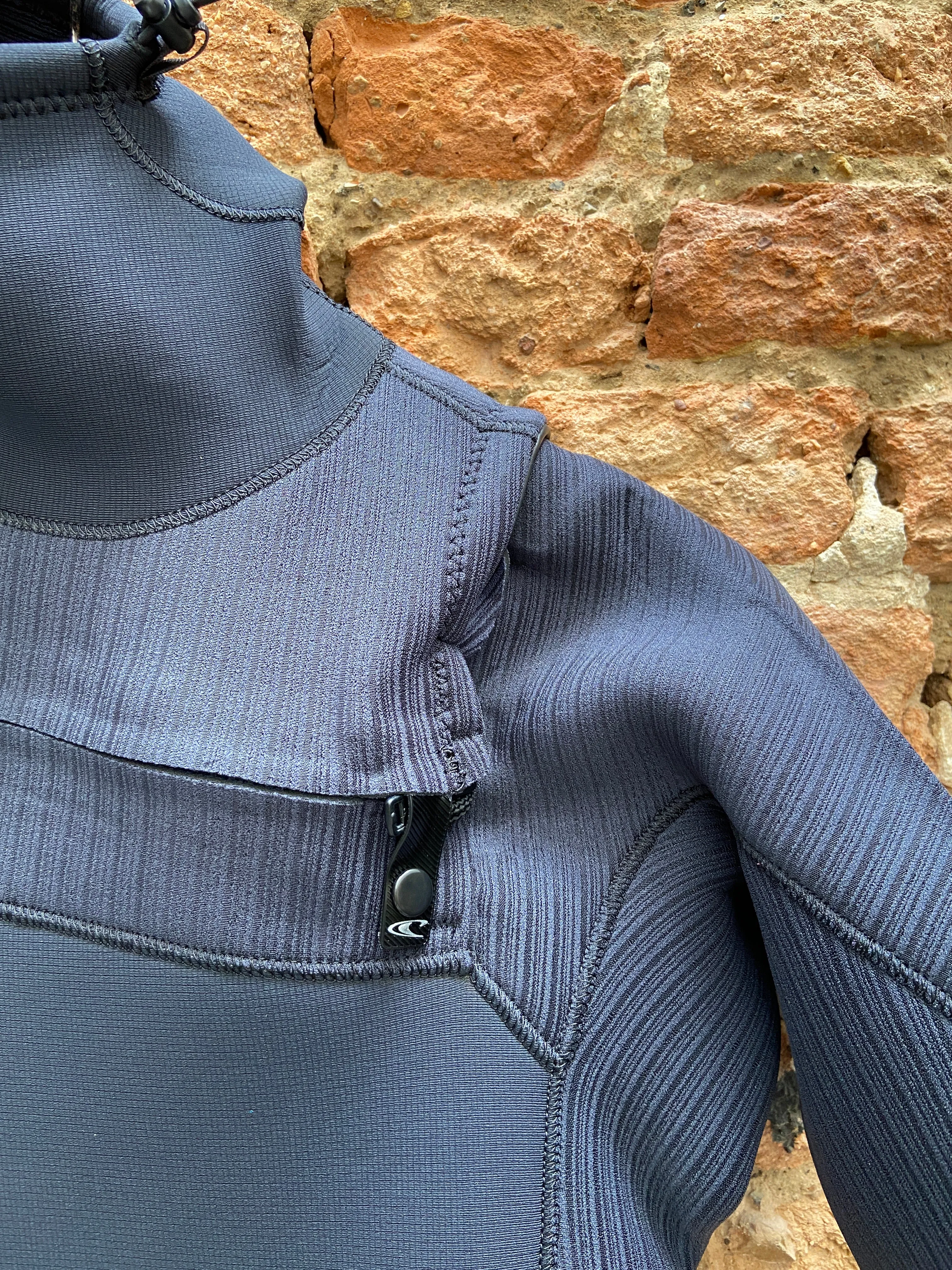 O'NEILL  HYPERFREAK 4/3  CHEST ZIP HOODED